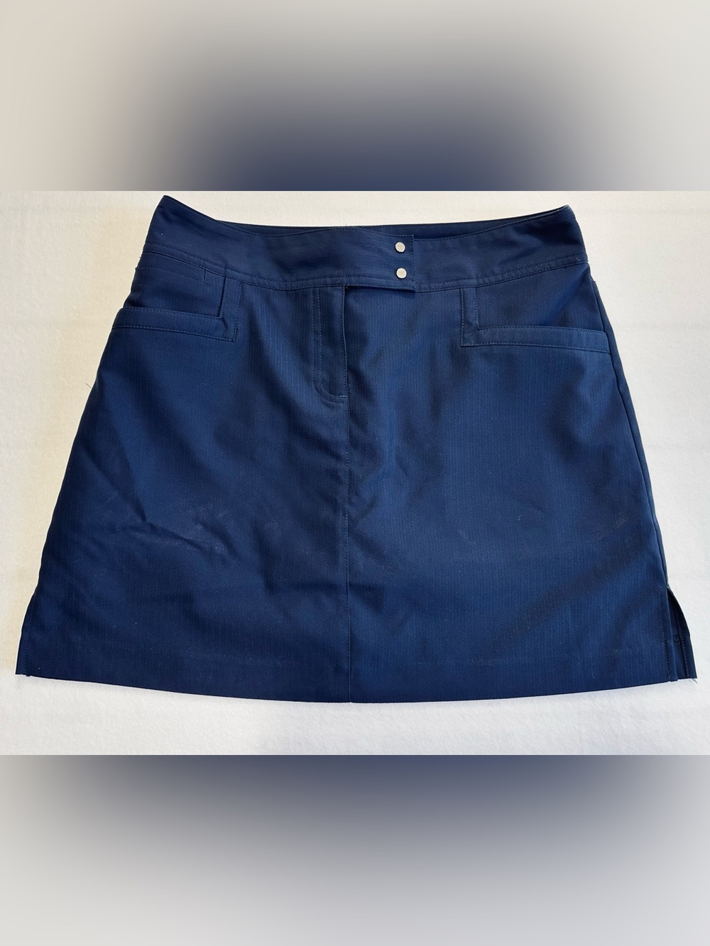 Women's Izod Golf Classy Skort Size 2 in Navy with Front Snap Waist